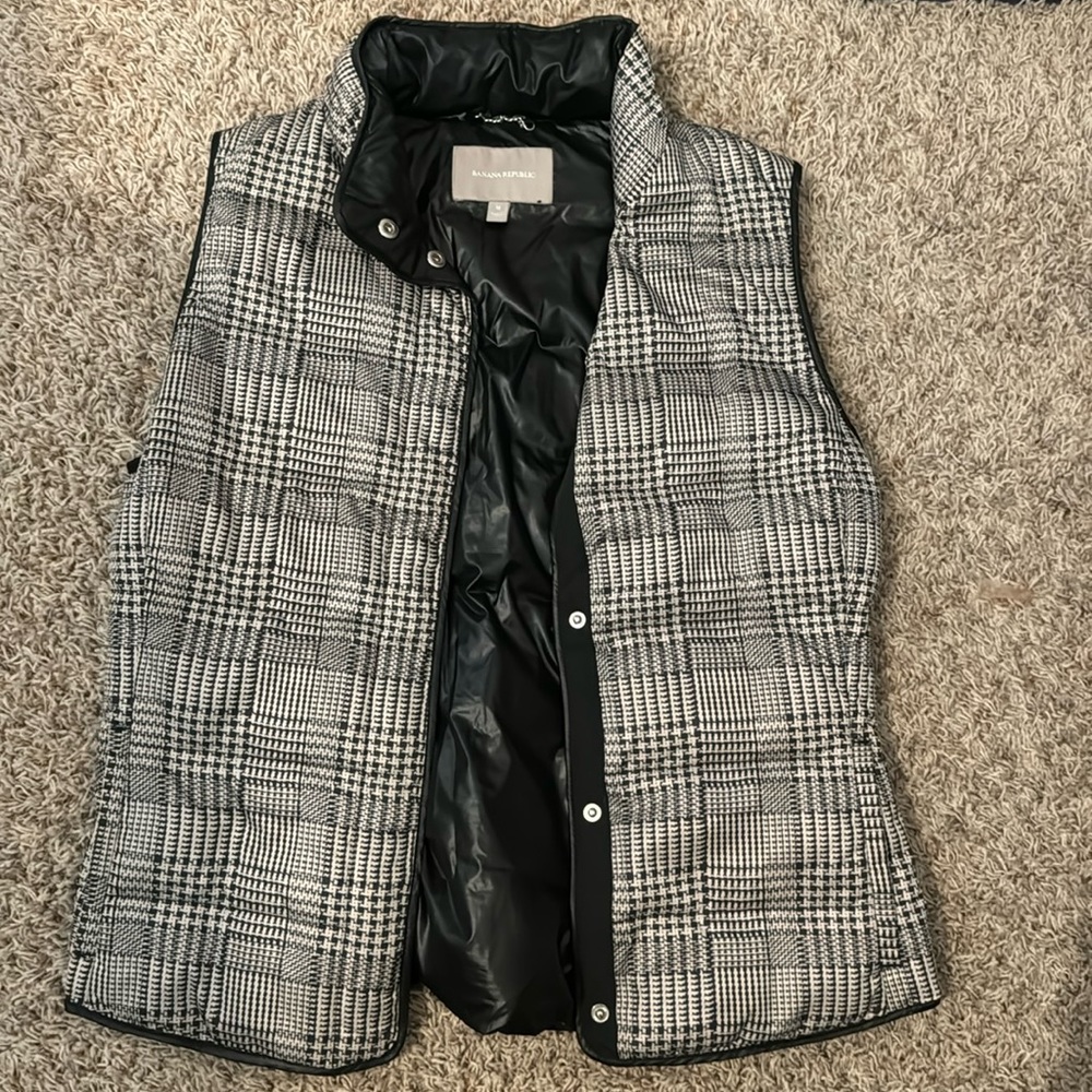 Banana Republic size M vest houndstooth pattern
